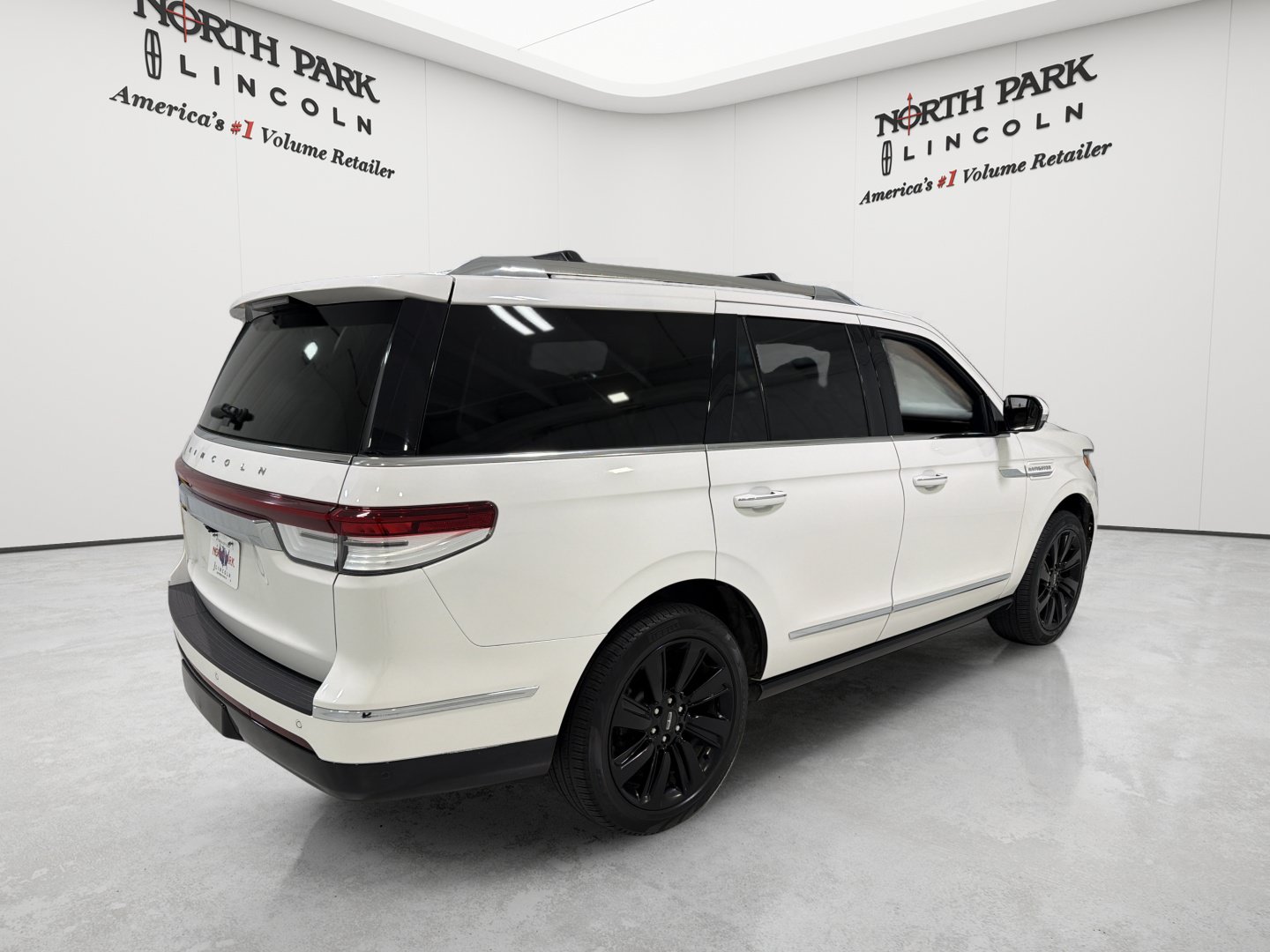 Used 2022 Lincoln Navigator Reserve AWD/4WD image 5