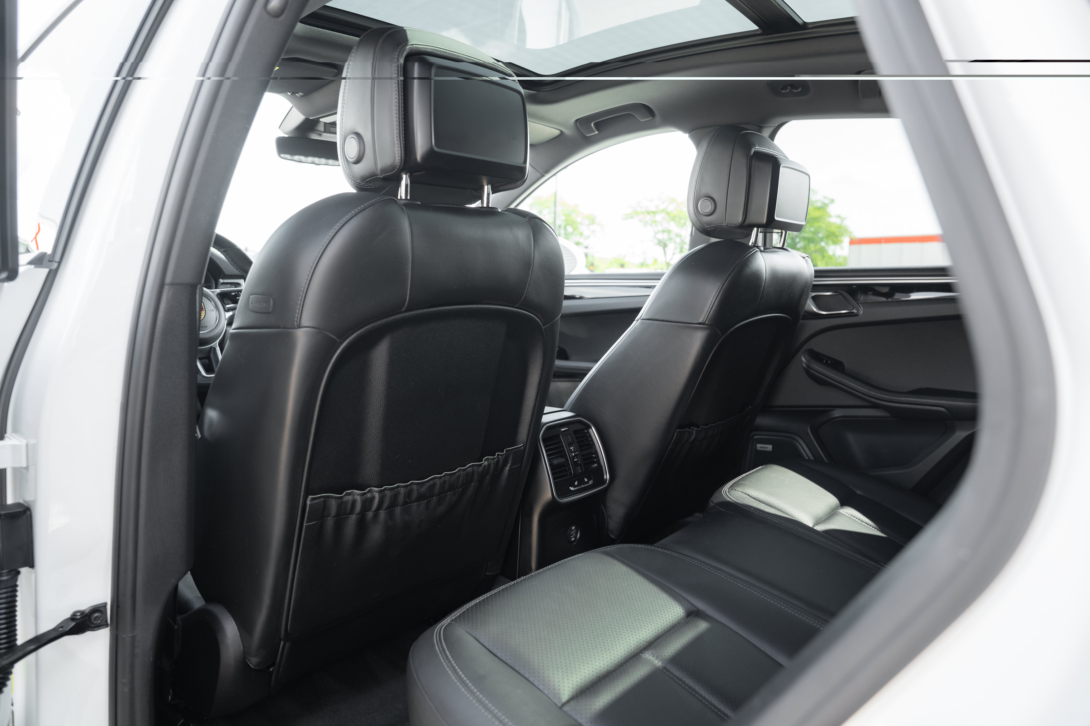 Used 2019 Porsche Macan AWD/4WD image 24