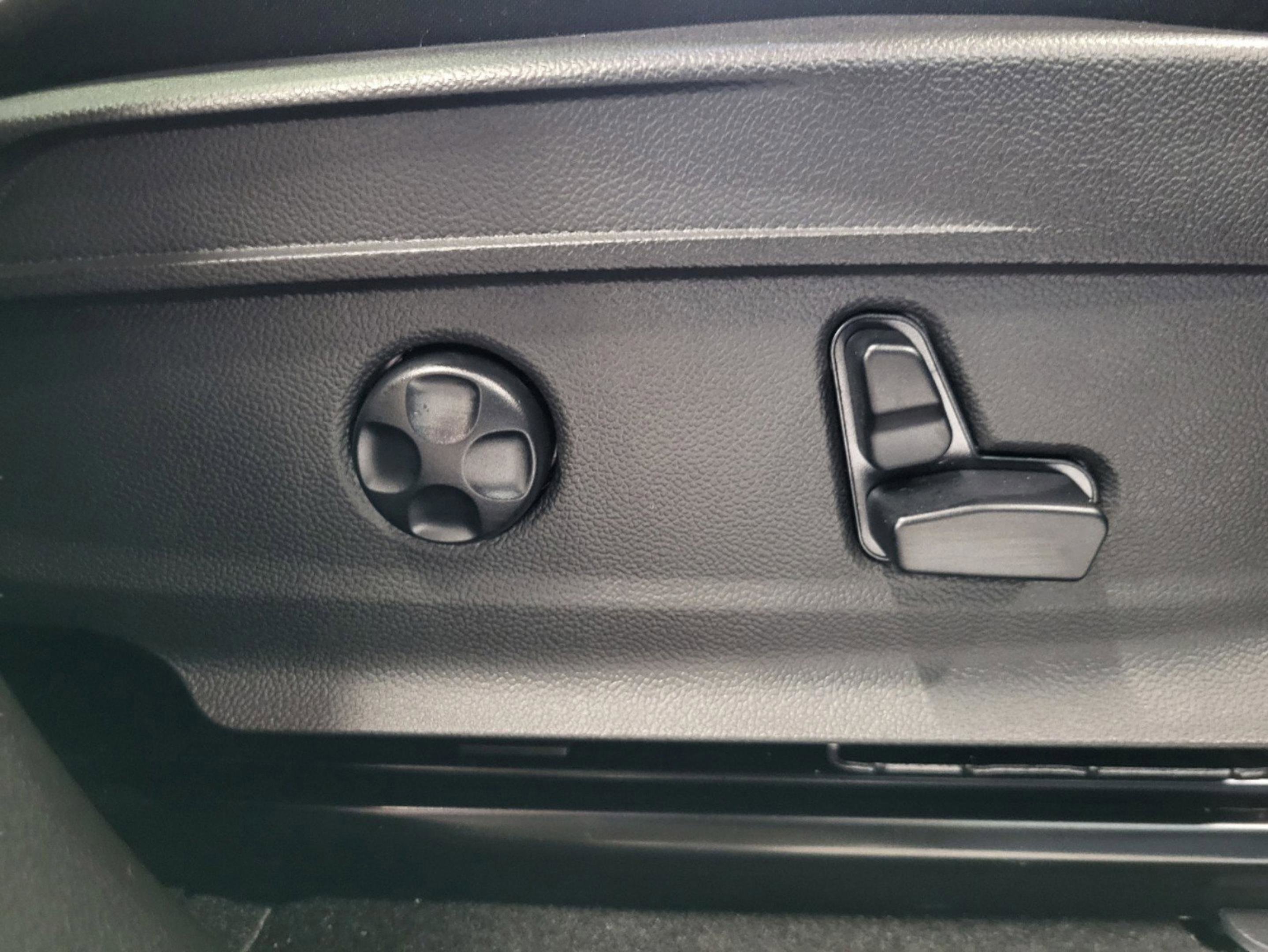 New 2025 Alfa Romeo Stelvio Sprint image 17