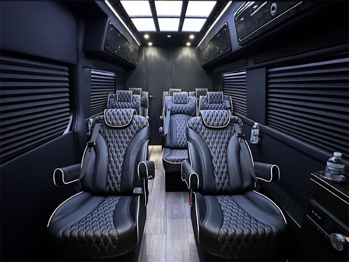 Used 2024 Mercedes-Benz Sprinter 3500 image 2