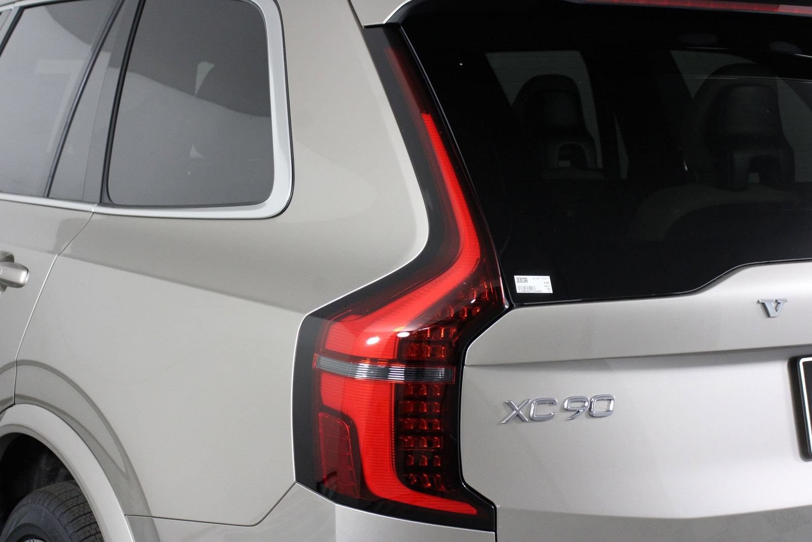 New 2026 Volvo XC90 T8 Plus w/ Protection Package Premier AWD/4WD image 15