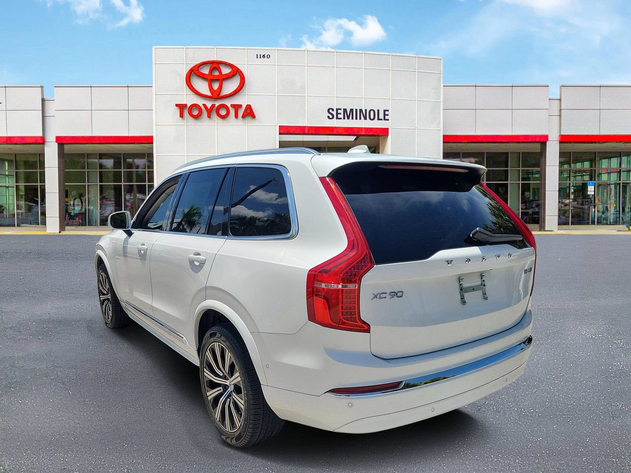 Used 2023 Volvo XC90 B6 Plus AWD/4WD image 4