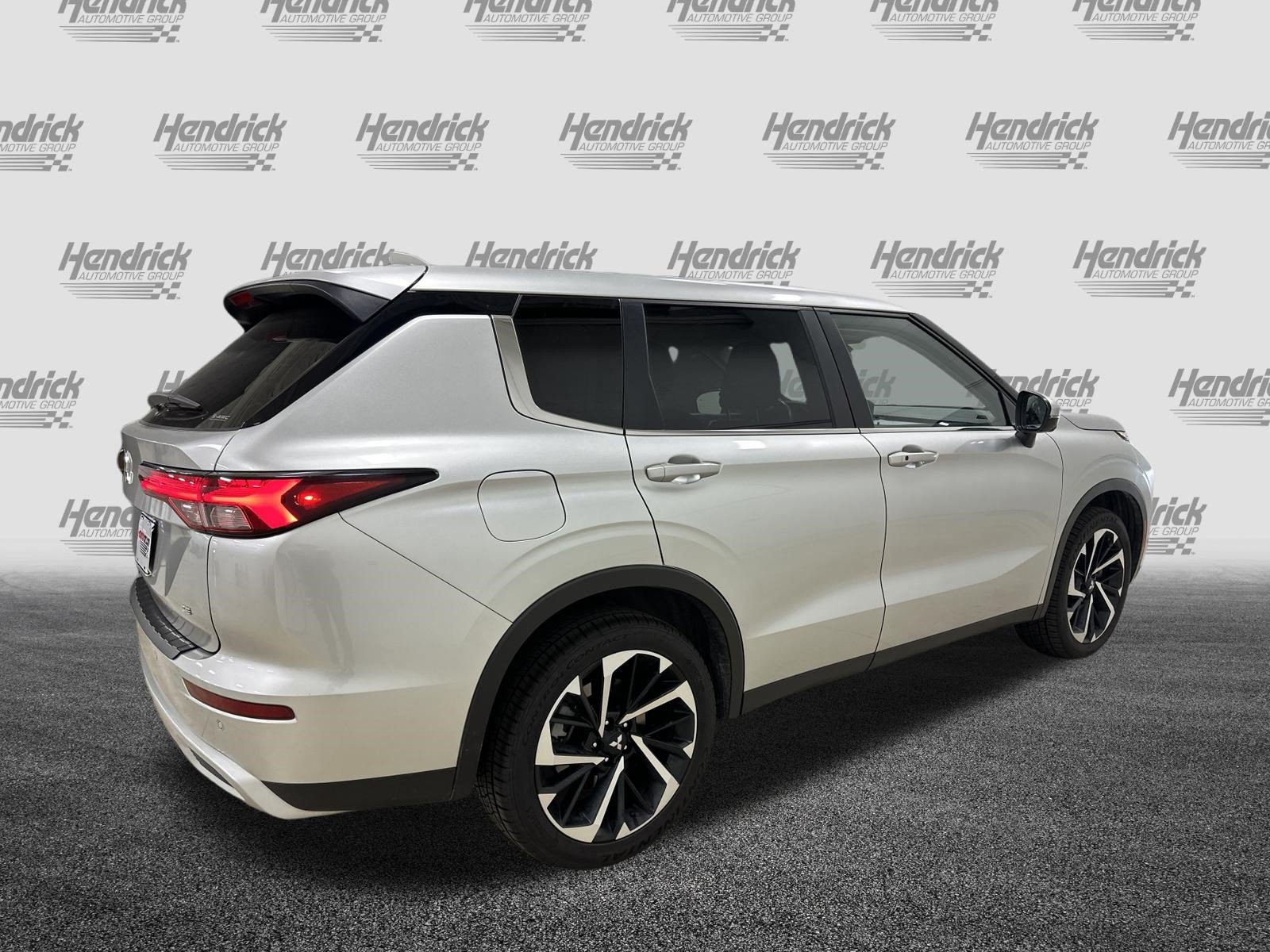 Used 2024 Mitsubishi Outlander SE AWD/4WD image 10