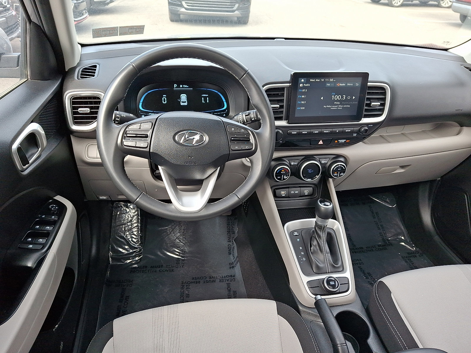Used 2025 Hyundai Venue SEL image 11