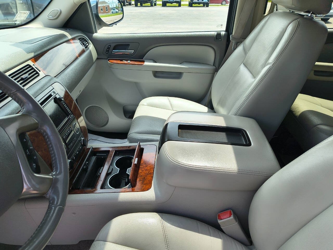 Used 2011 Chevrolet Avalanche LTZ AWD/4WD image 21