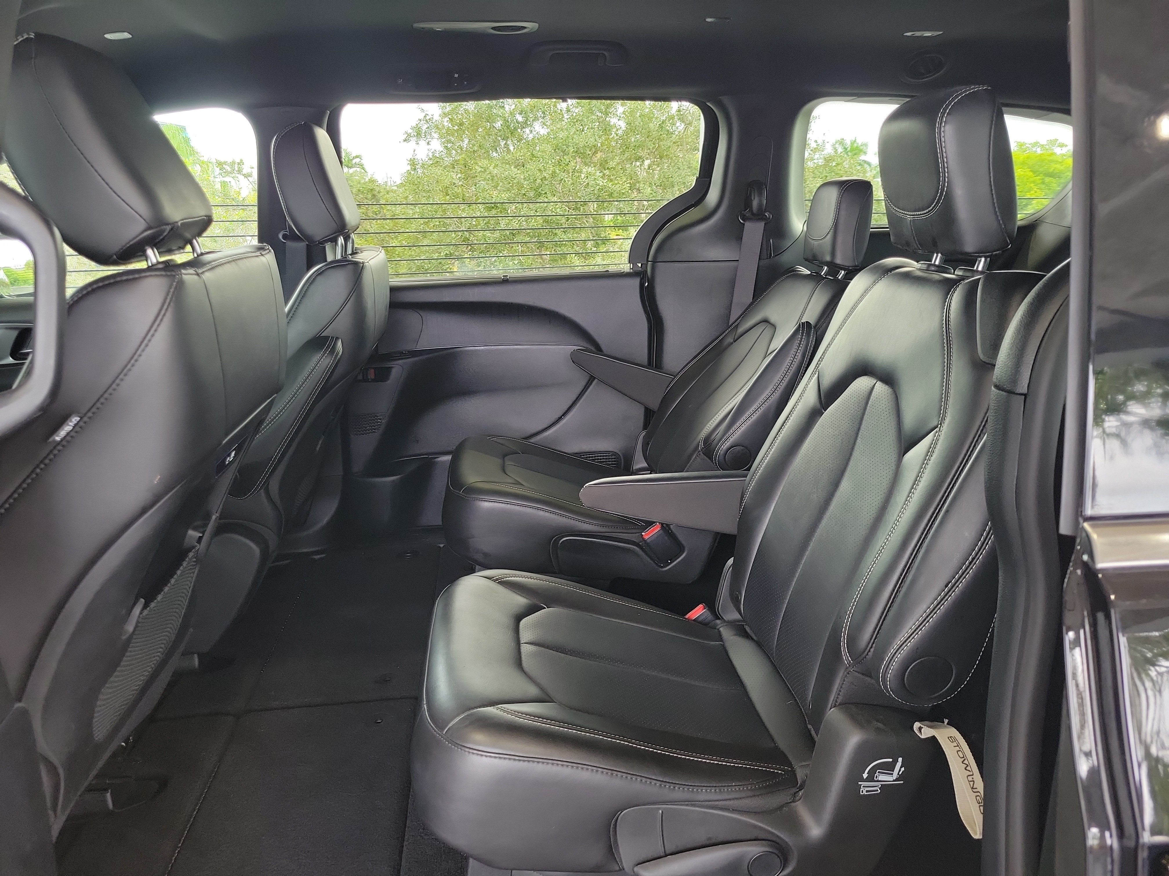 Certified 2025 Chrysler Pacifica Select FWD image 11