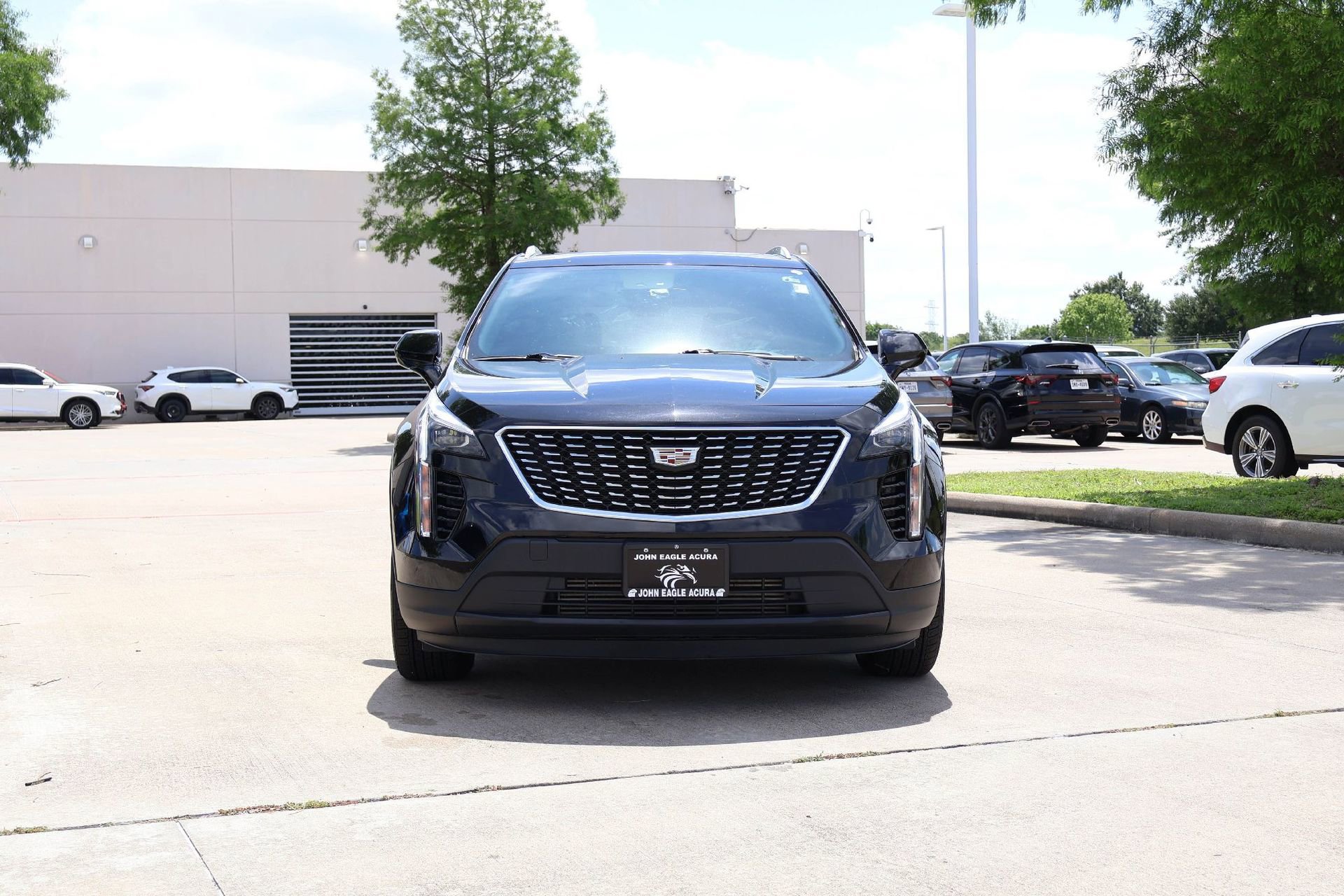 Used 2023 Cadillac XT4 Luxury w/ Cold Weather Package FWD image 6