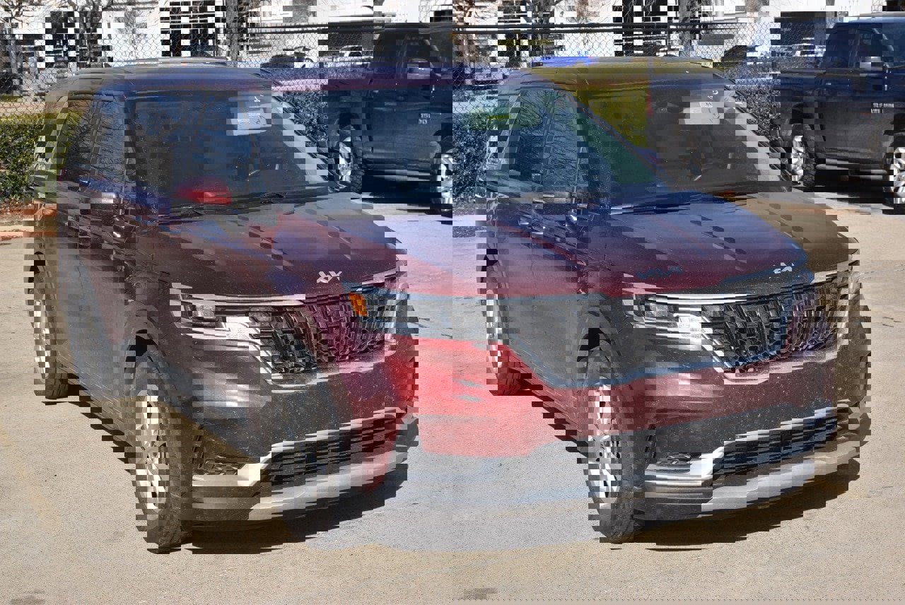 Used 2022 Kia Carnival LX image 4