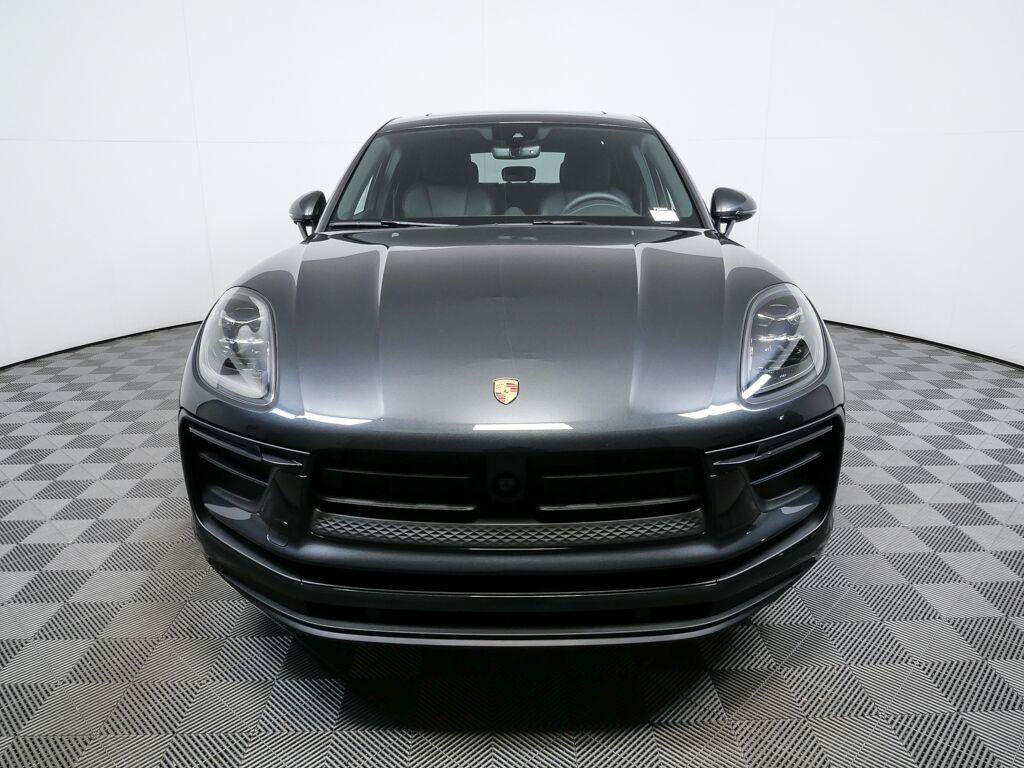 Certified 2026 Porsche Macan AWD/4WD image 33