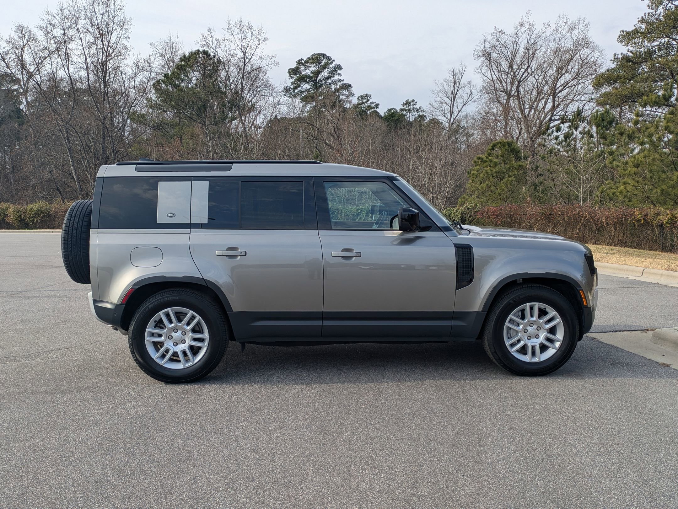 Certified 2024 Land Rover Defender 110 S image 4