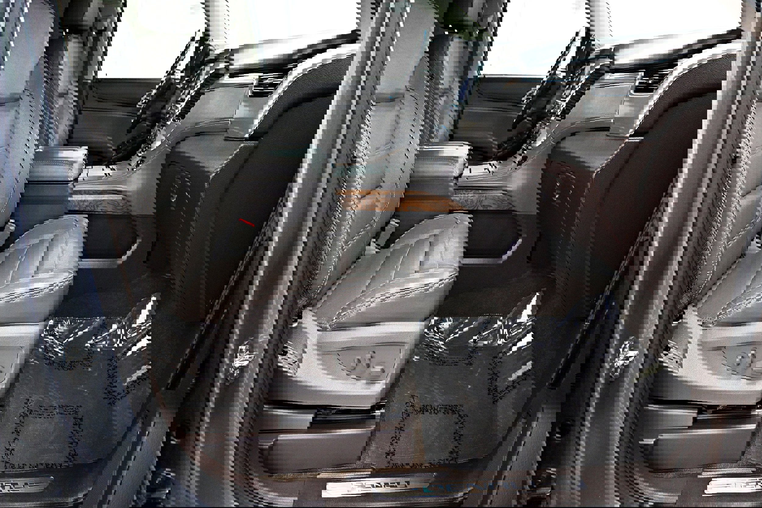 Used 2018 GMC Yukon XL Denali w/ Denali Ultimate Package image 27