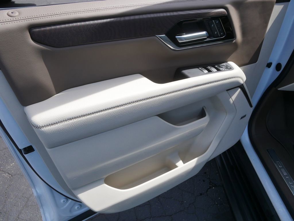 Used 2025 GMC Yukon XL Denali w/ LPO, Floor Liner Package AWD/4WD image 12