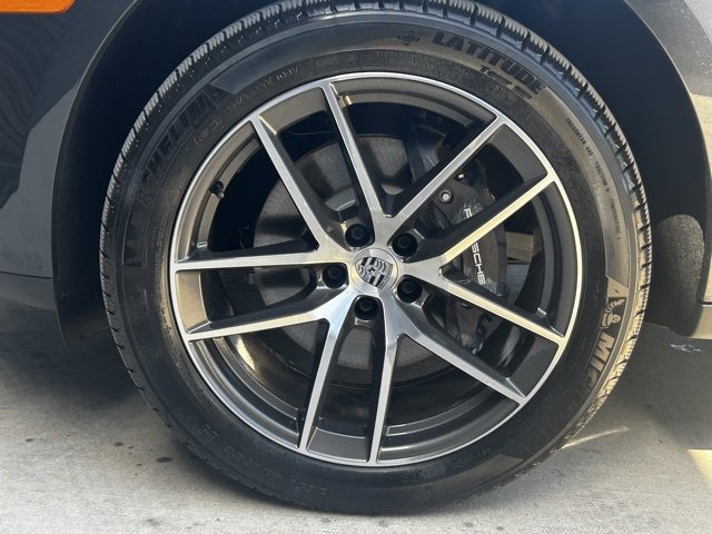 Certified 2025 Porsche Macan image 13