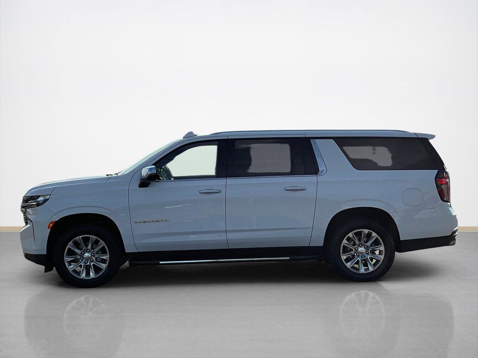 Used 2023 Chevrolet Suburban Premier image 4