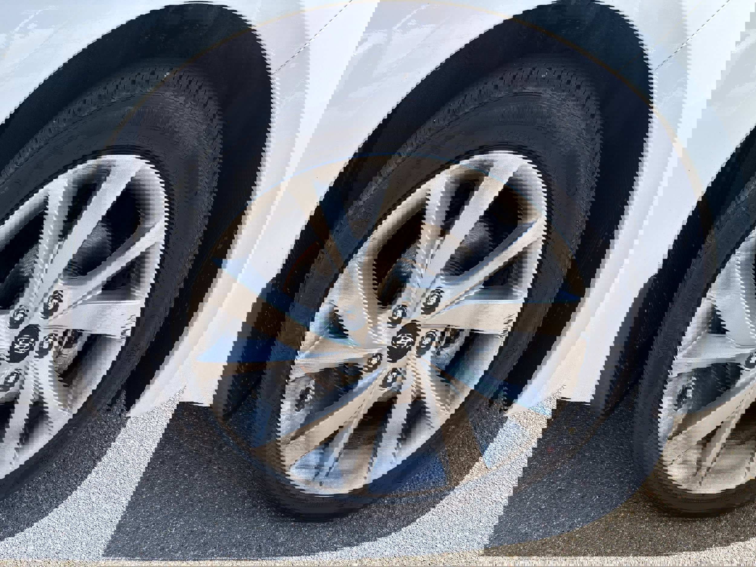 Used 2016 Hyundai Veloster image 28