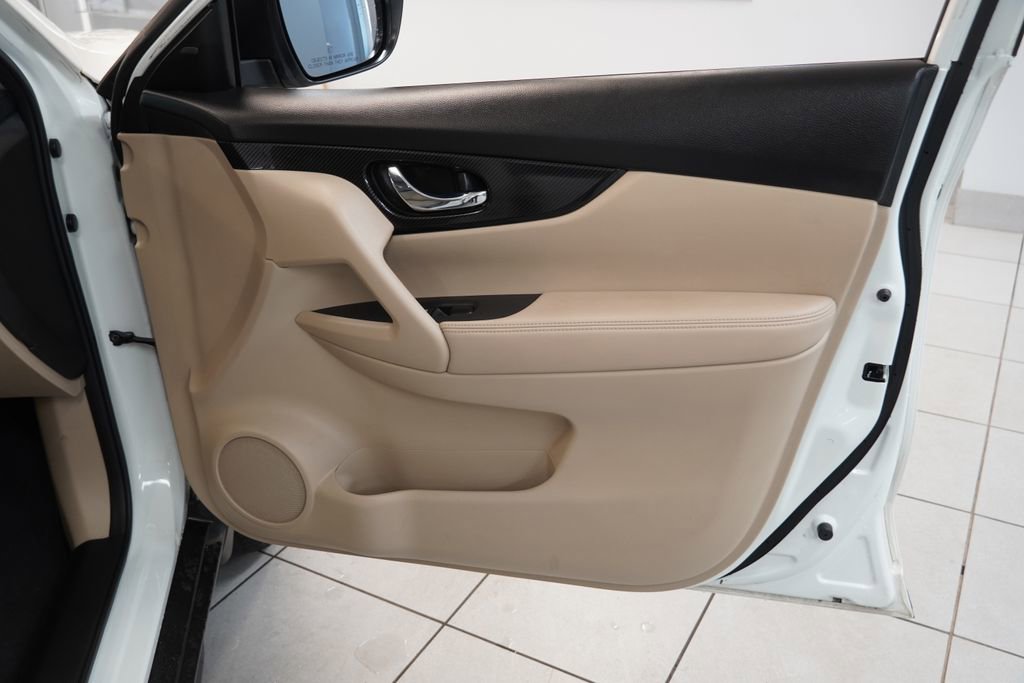 Used 2018 Nissan Rogue SL w/ Premium Package AWD/4WD image 28