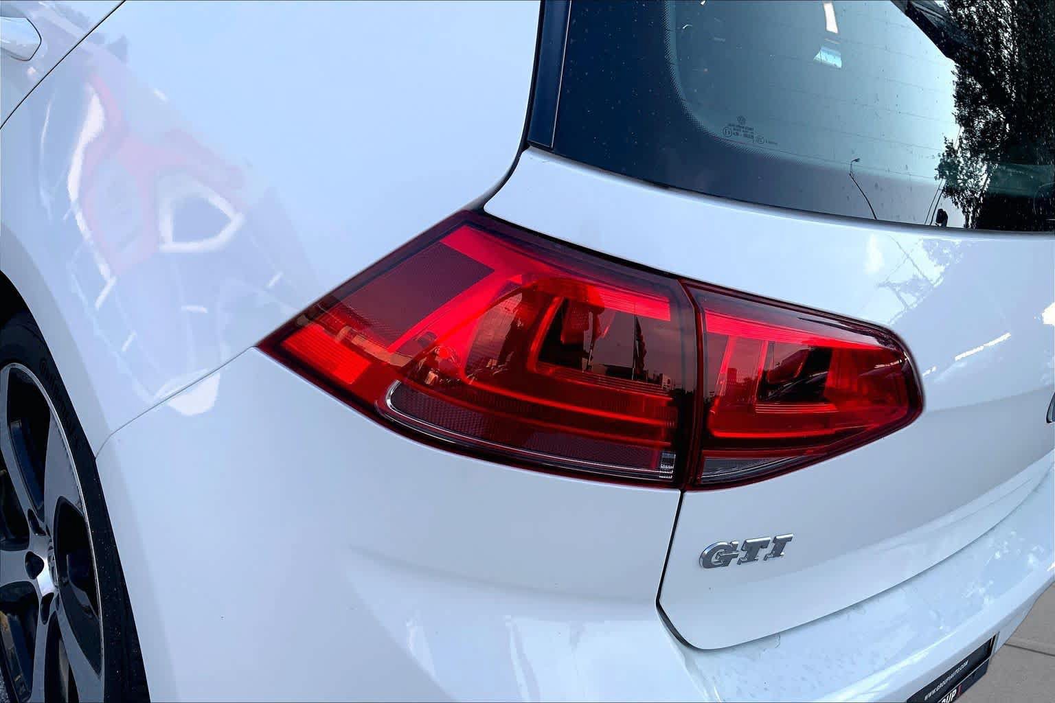 Used 2017 Volkswagen GTI SE FWD image 28