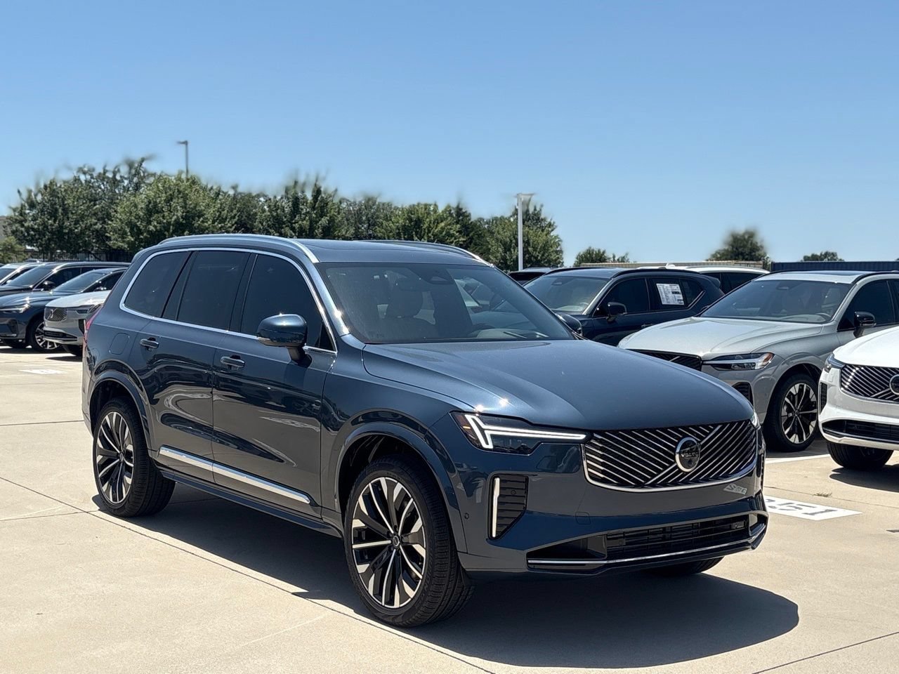 New 2026 Volvo XC90 T8 Ultra w/ Protection Package Premier AWD/4WD image 3