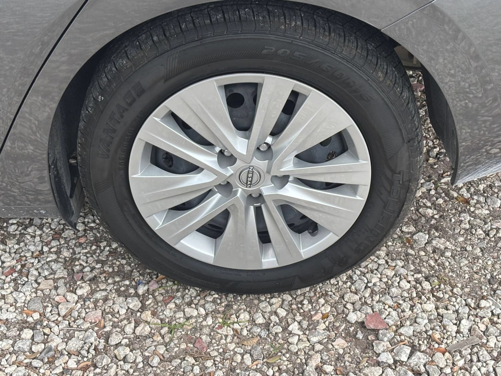 Used 2025 Nissan Sentra S FWD image 30