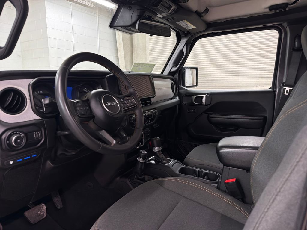Used 2024 Jeep Wrangler Unlimited AWD/4WD image 6