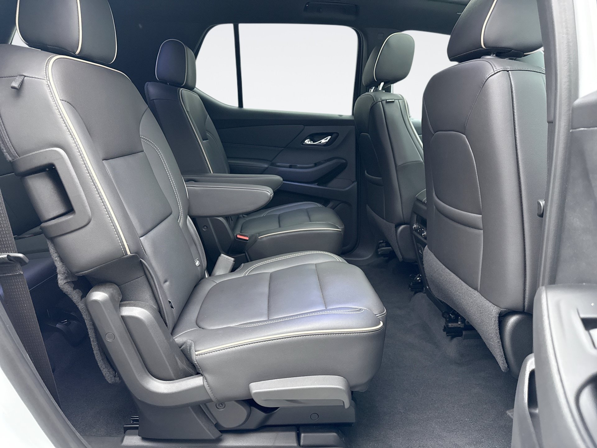 Used 2023 Chevrolet Traverse Premier AWD/4WD image 21