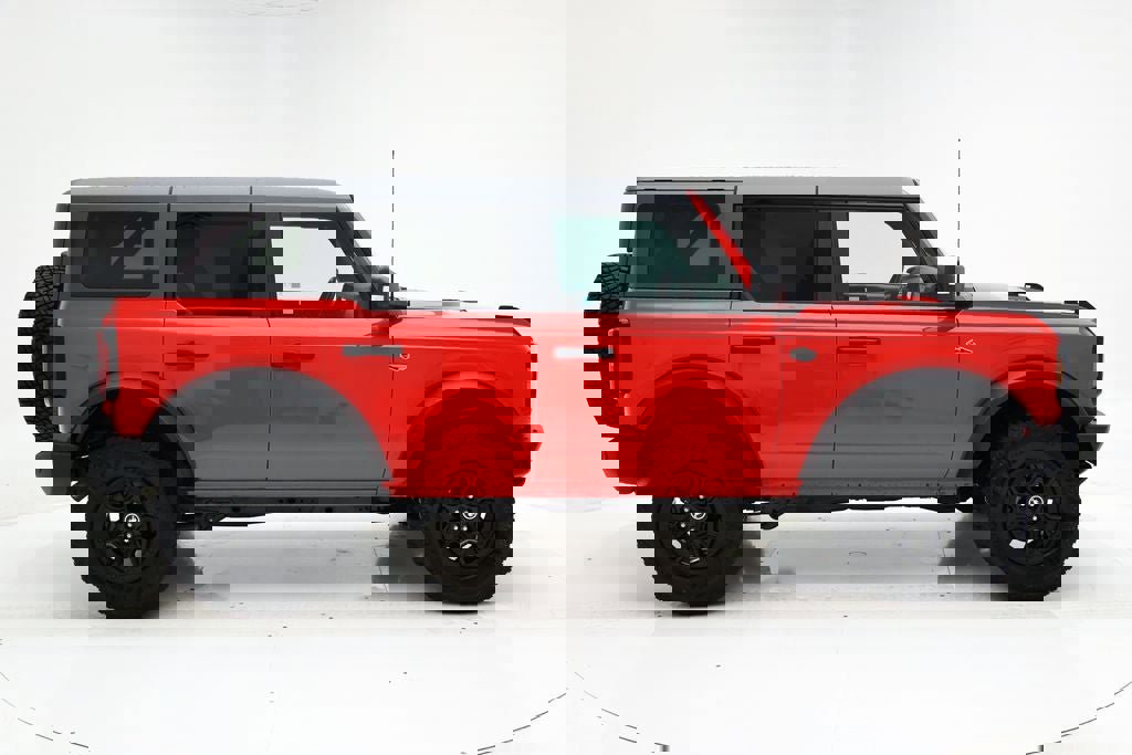 Used 2023 Ford Bronco Wildtrak image 2