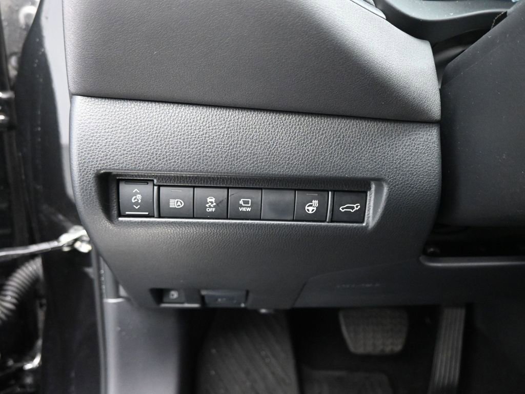 Used 2024 Toyota Venza Limited image 11