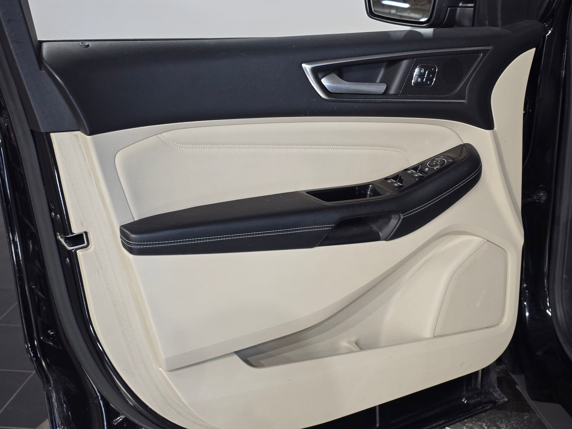 Used 2016 Ford Edge Titanium w/ Equipment Group 302A image 16