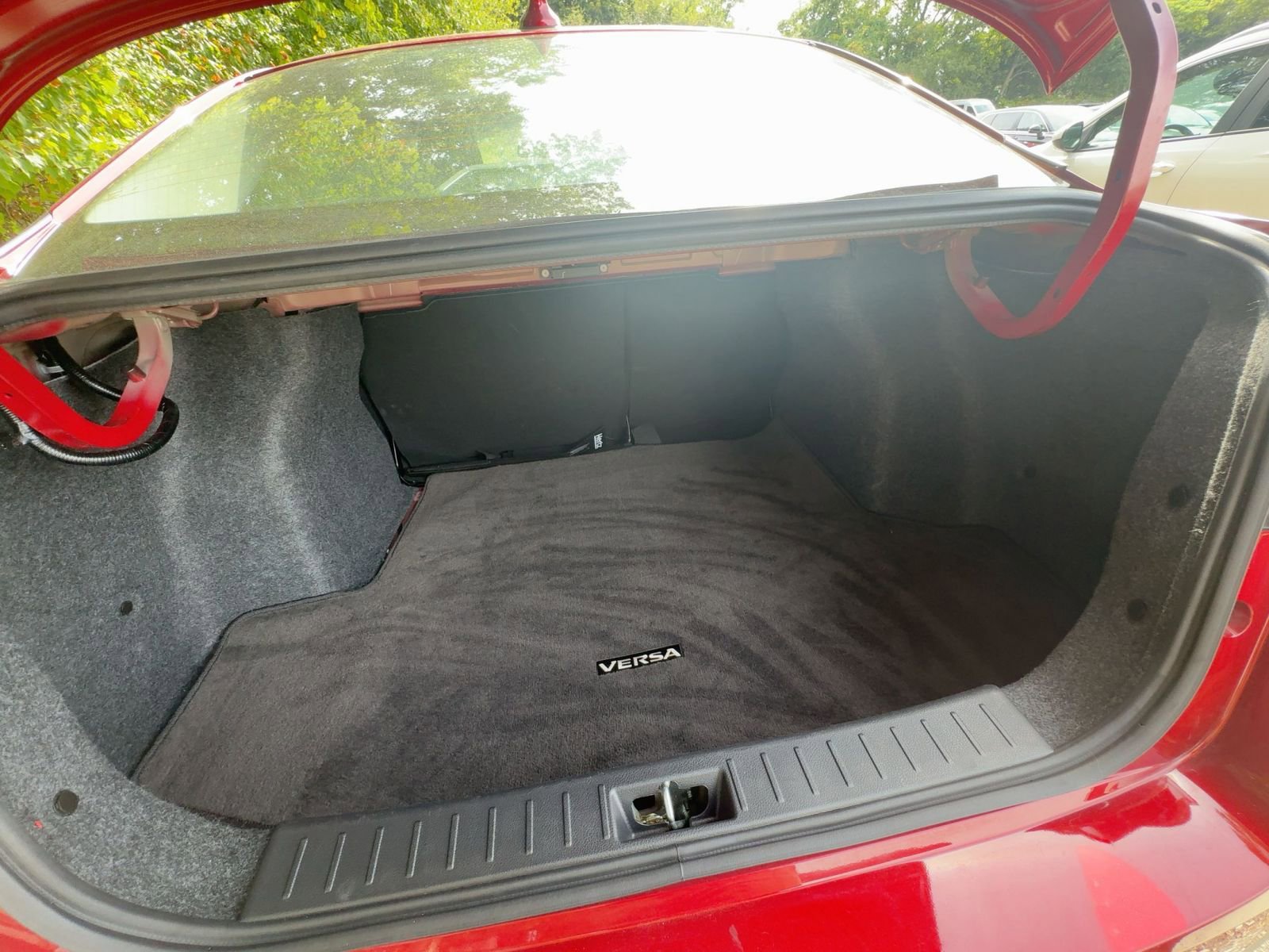 Used 2024 Nissan Versa SR image 9