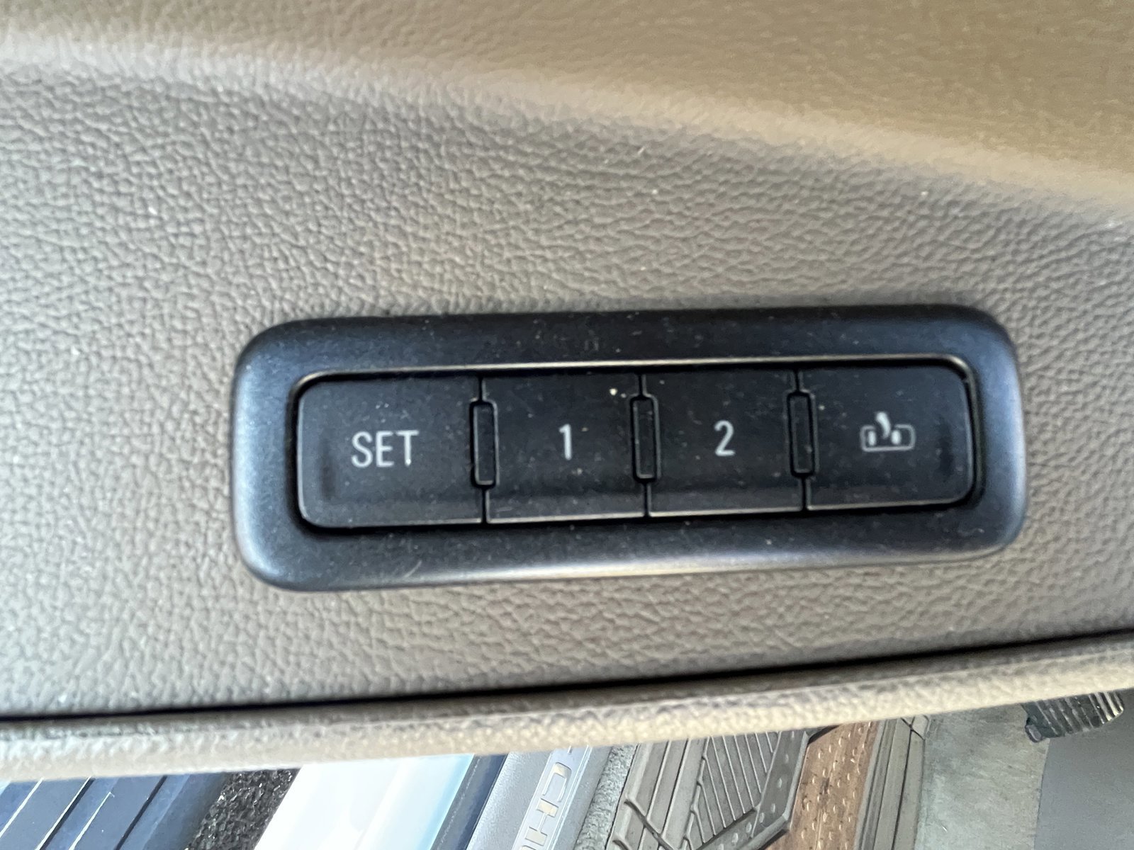 Used 2015 Chevrolet Suburban LTZ AWD/4WD image 27