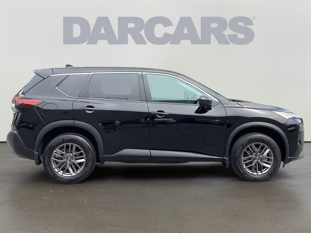 Used 2023 Nissan Rogue S image 8