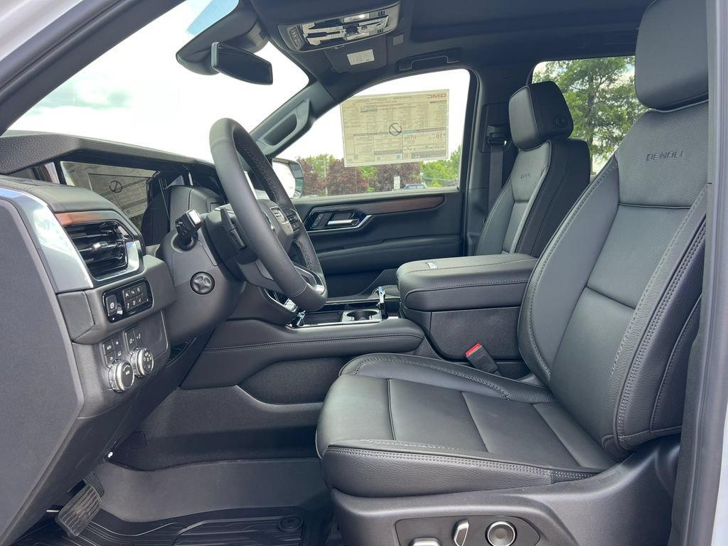 New 2026 GMC Yukon Denali w/ Sun & Power Step Package AWD/4WD image 3