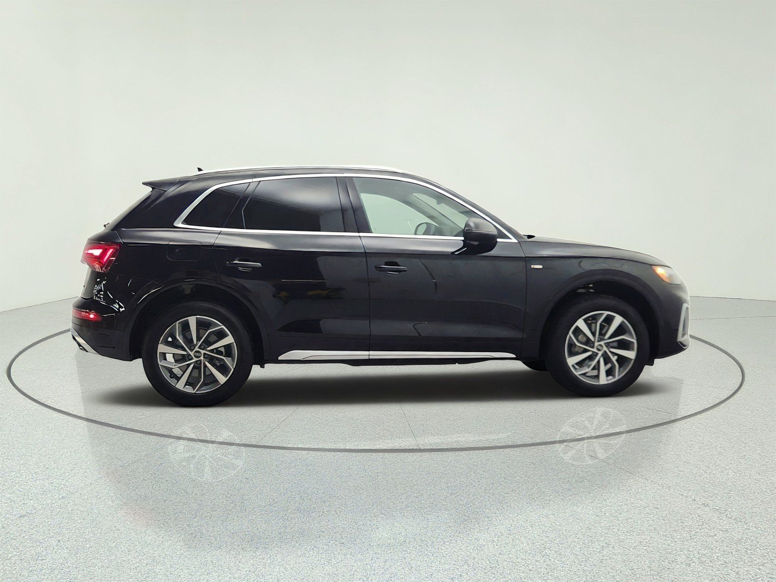 Used 2023 Audi Q5 2.0T Premium Plus w/ Premium Plus Package AWD/4WD image 4
