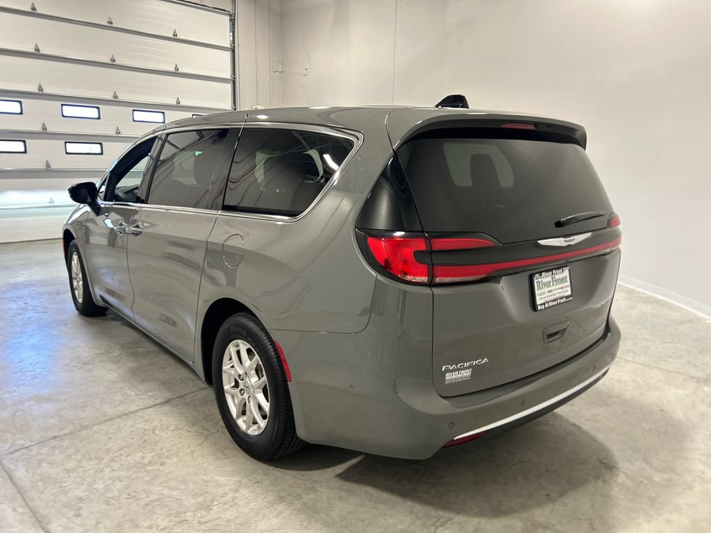 Used 2025 Chrysler Pacifica Select FWD image 8