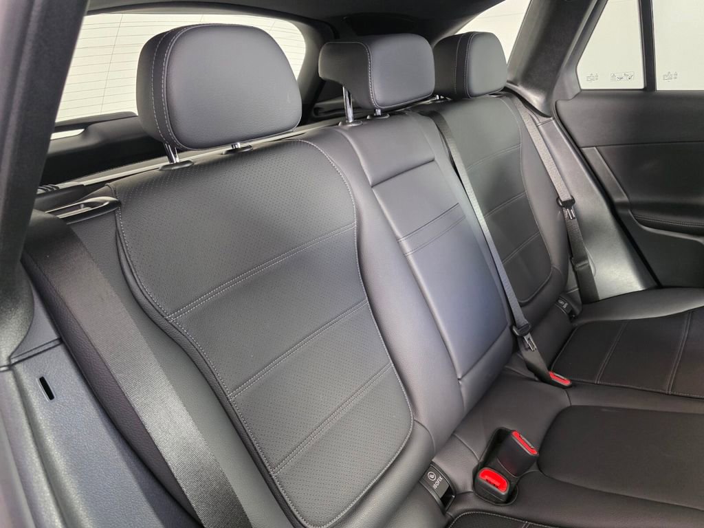 Certified 2025 Mercedes-Benz GLC 300 image 27