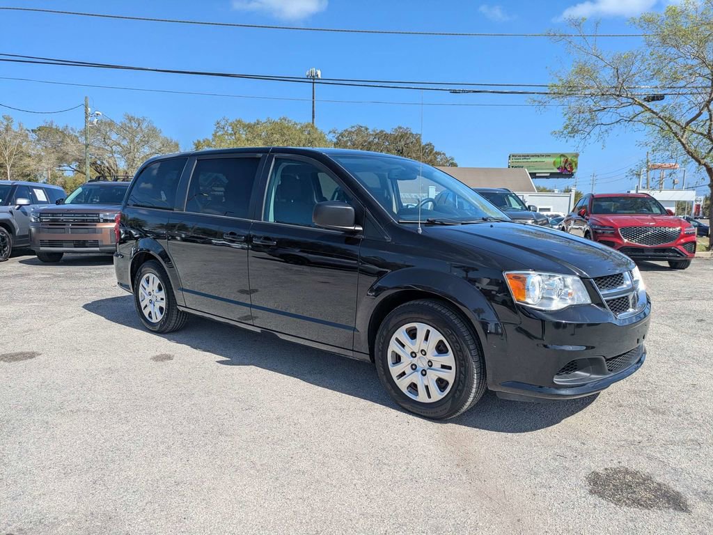 Used 2018 Dodge Grand Caravan SE w/ UConnect Hands-Free Group