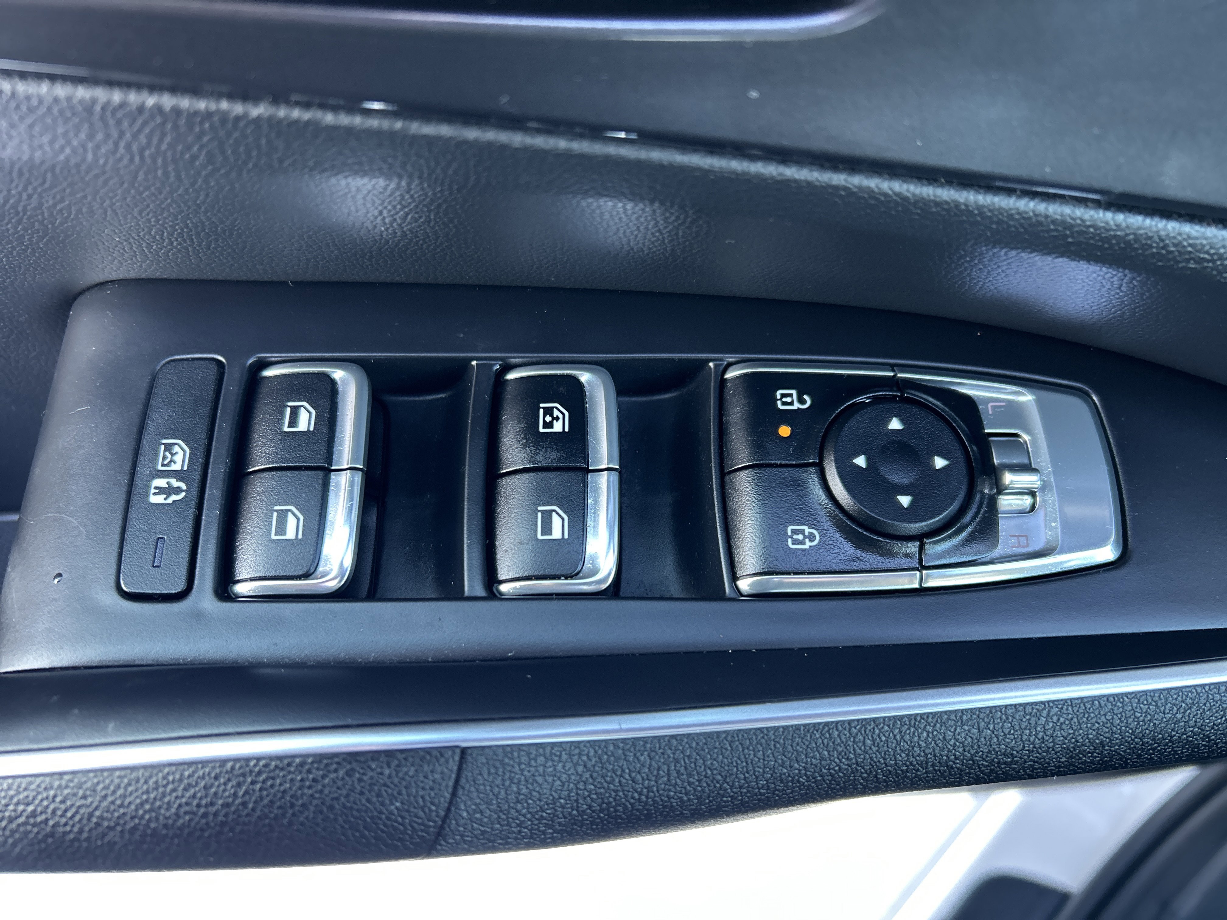 Used 2025 Kia Sorento S image 11