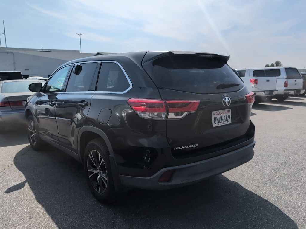 Used 2019 Toyota Highlander LE image 5