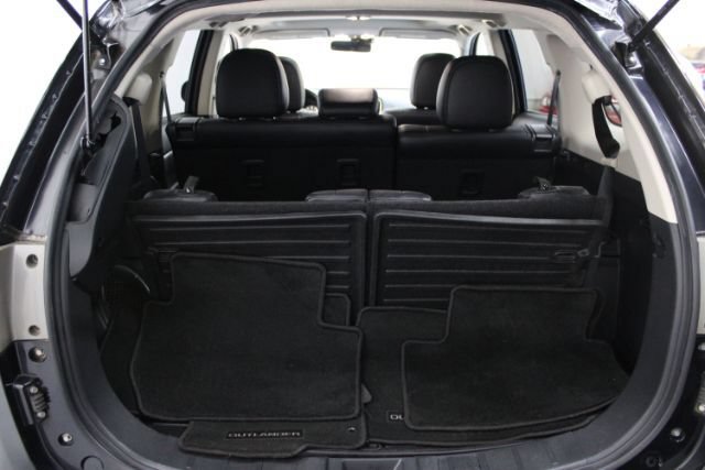 Used 2014 Mitsubishi Outlander GT AWD/4WD image 25