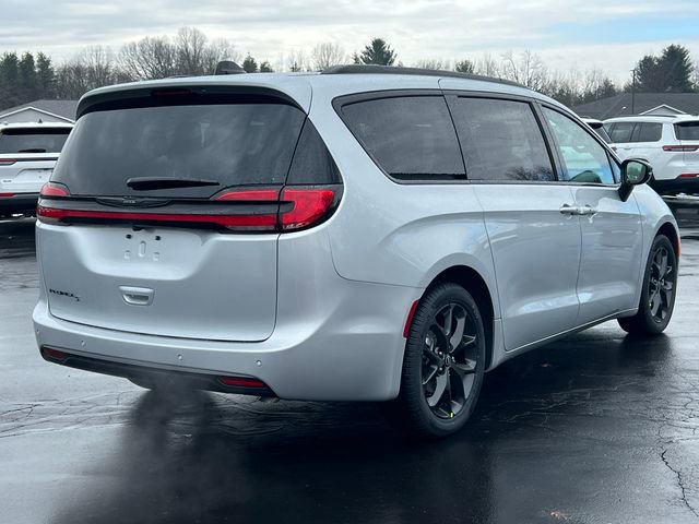 New 2026 Chrysler Pacifica Select w/ S Appearance Package image 45