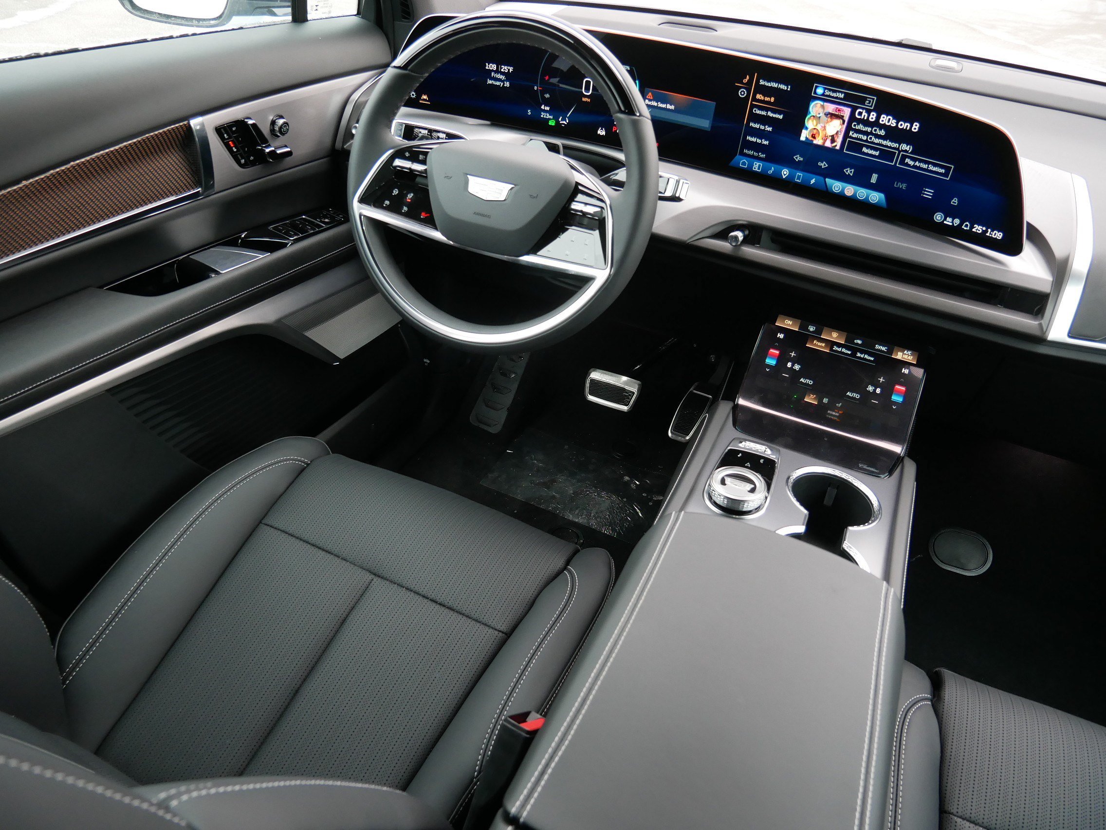 Used 2026 Cadillac Vistiq Luxury w/ LPO, Floor Liner Package AWD/4WD image 7