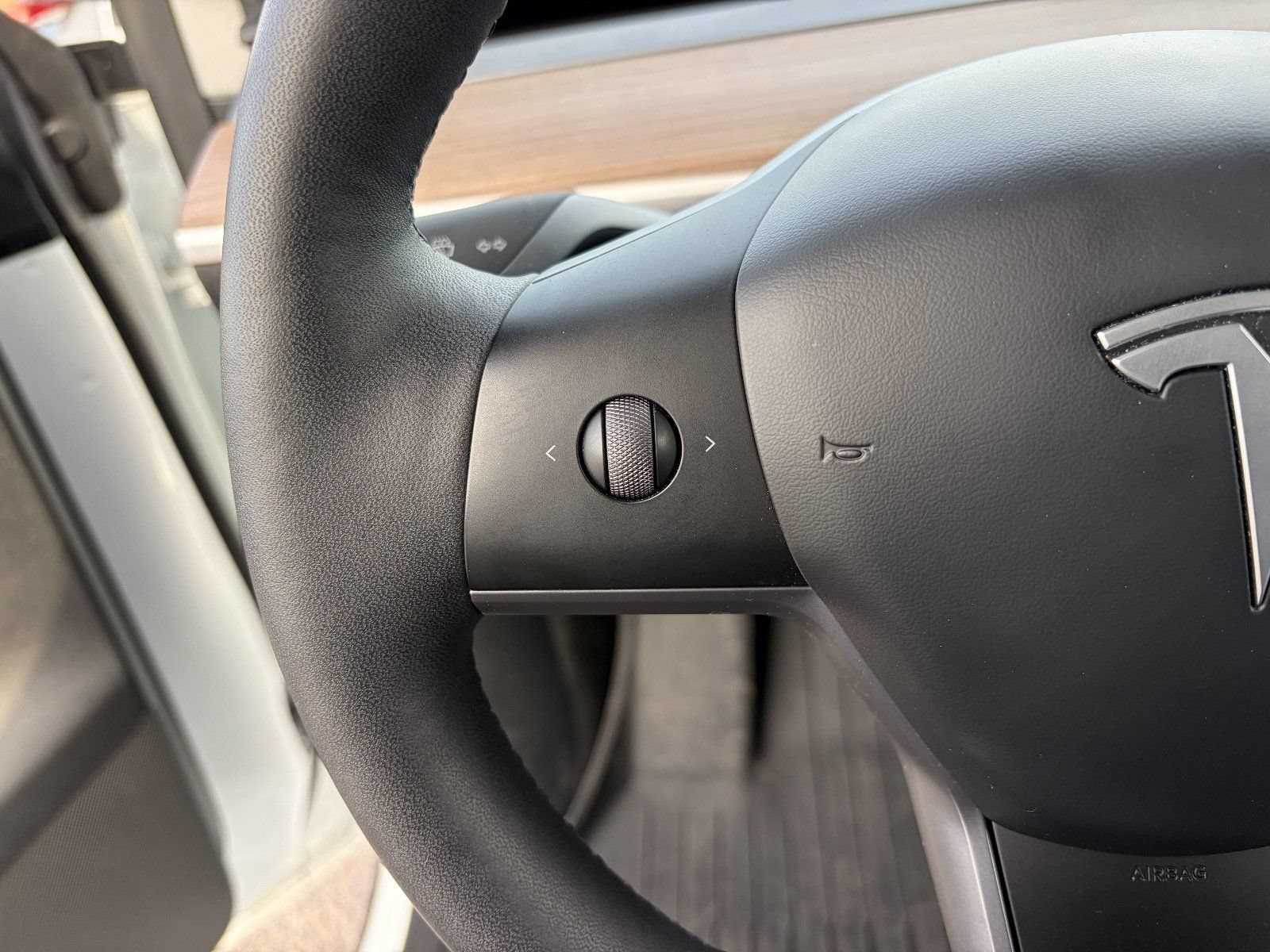 Used 2025 Tesla Model Y Long Range RWD image 25