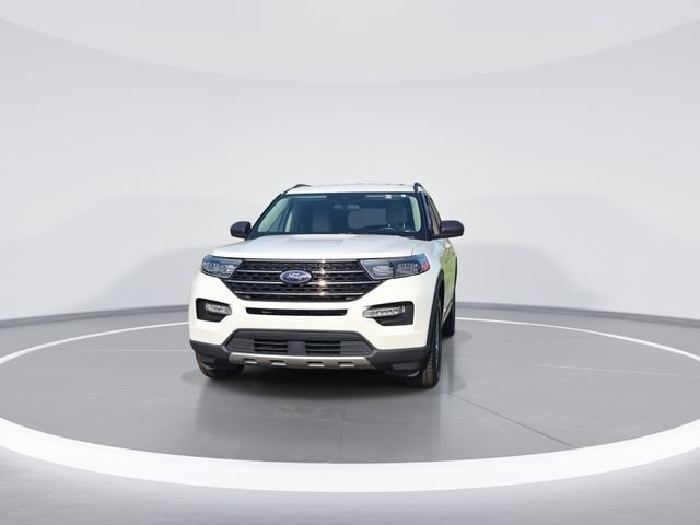 Used 2023 Ford Explorer XLT w/ Equipment Group 202A AWD/4WD image 3