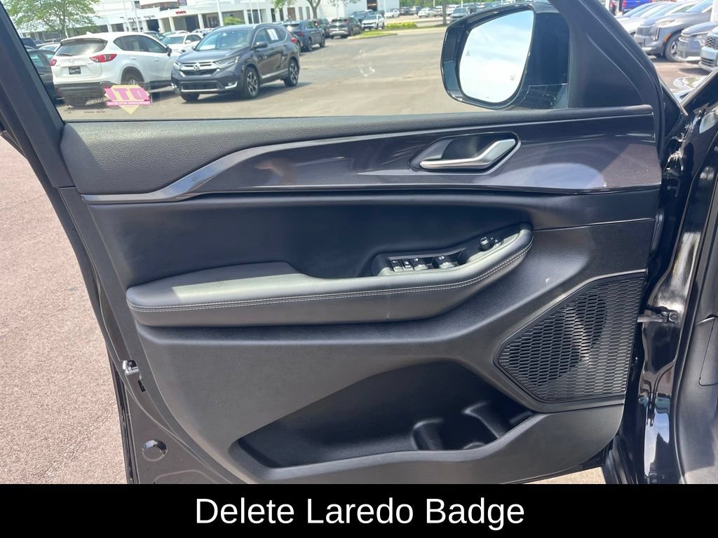 Used 2023 Jeep Grand Cherokee L Laredo AWD/4WD image 8