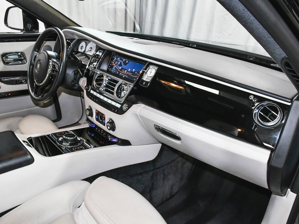 Used 2018 Rolls-Royce Ghost image 55