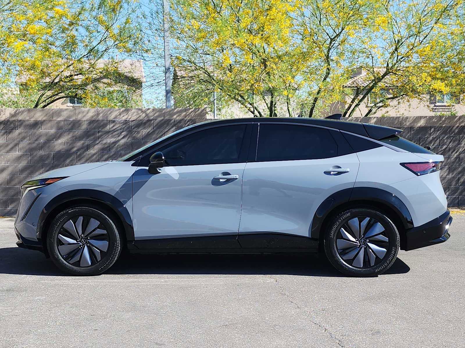 Used 2023 Nissan Ariya AWD/4WD image 6