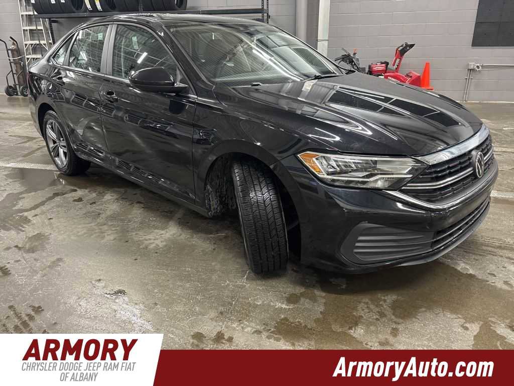 Used 2024 Volkswagen Jetta SE image 3