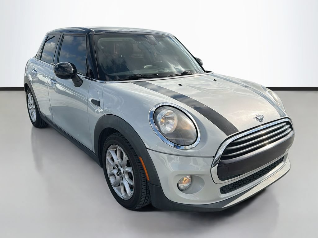 Used 2019 MINI Cooper 4-Door Hardtop FWD image 1