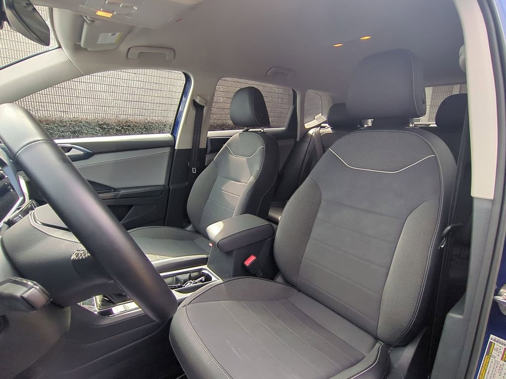 Used 2024 Volkswagen Taos SE image 24