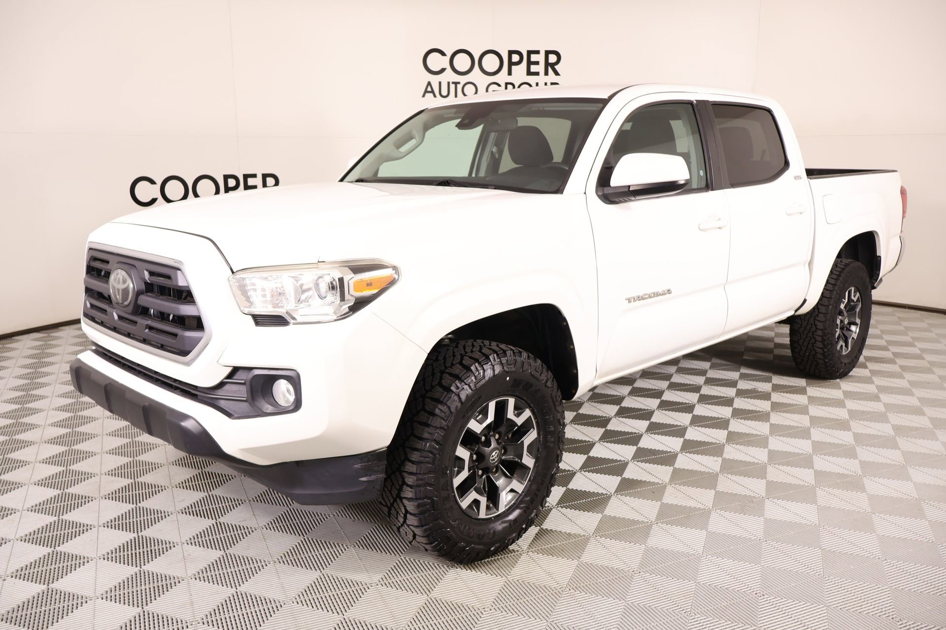 Used 2019 Toyota Tacoma SR5 image 9